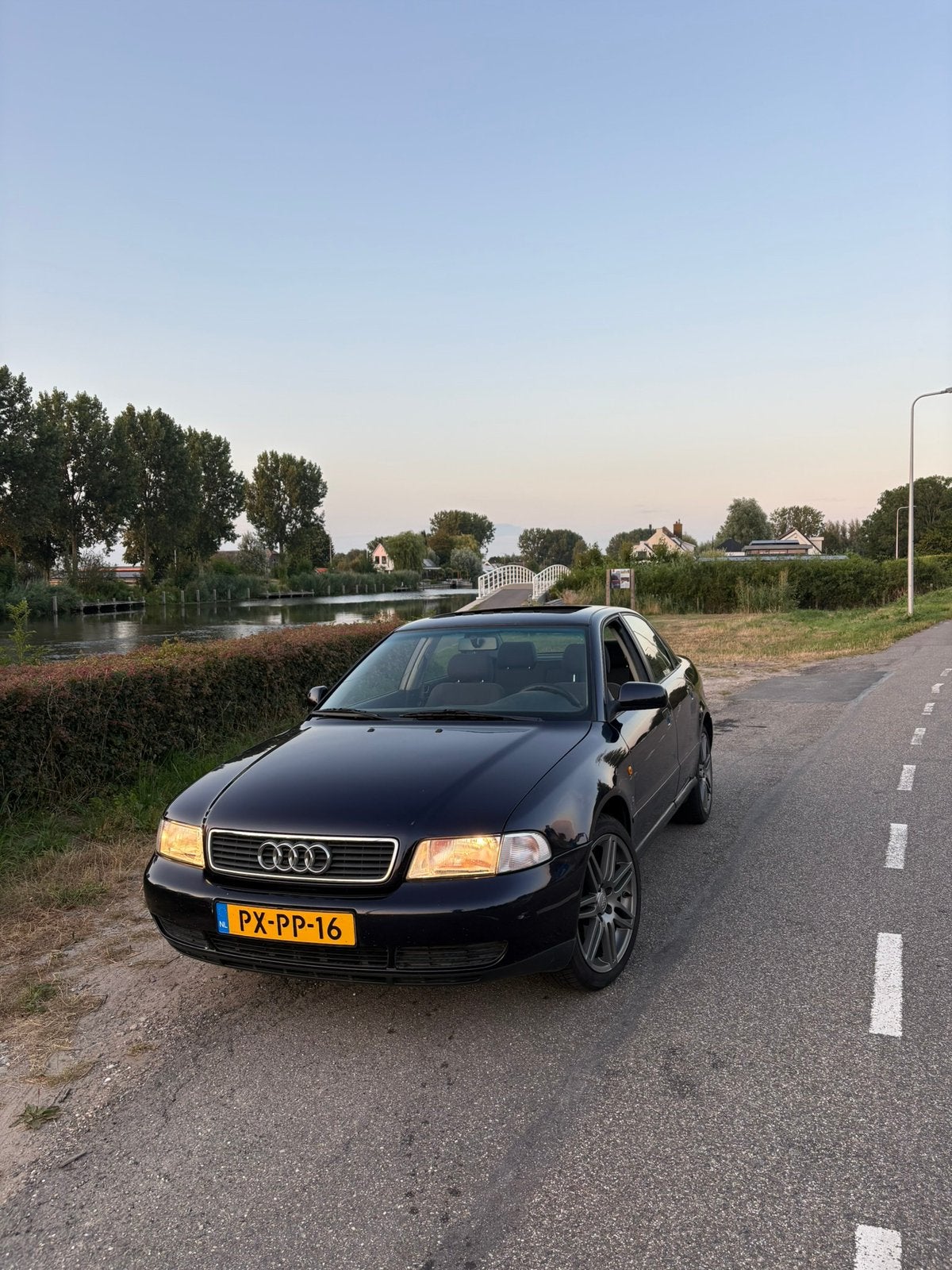 Waardepeiling Audi A4 1.8 20V 92KW 1997 Blauw, Ophalen, Nieuw, Audi