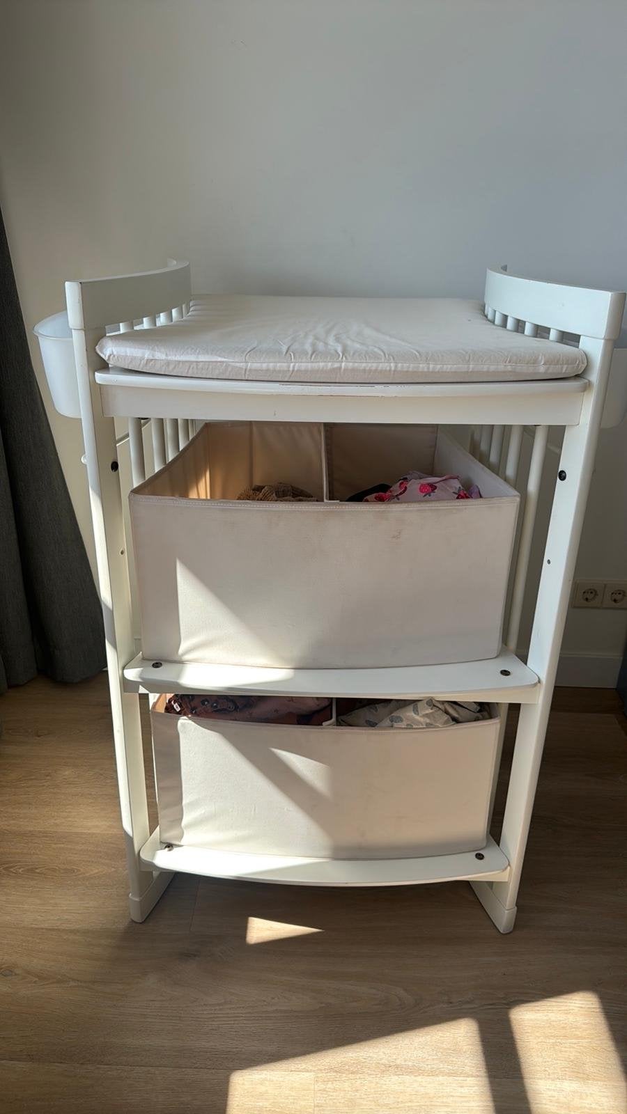 Stokke Commode: Klassiek Design & Eyecatcher voor de Babykam, Gebruikt, 50 tot 70 cm, 105 cm of meer, Ophalen of Verzenden
