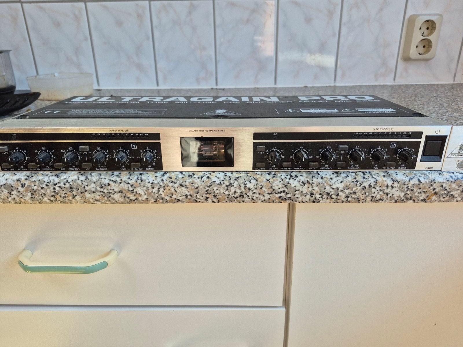 Behringer Ultragain Pro MIC2200 Voorversterker, Ophalen of Verzenden, Gebruikt