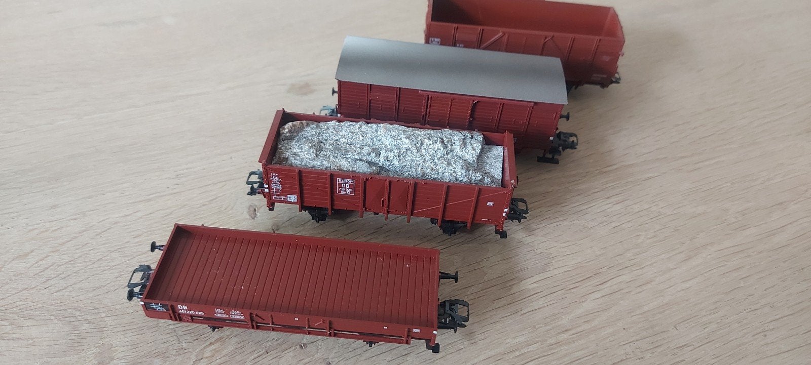 4 Märklin DB goederenwagens met nemschachtkoppelingen, Wisselstroom, Wagon, Ophalen of Verzenden, Zo goed als nieuw