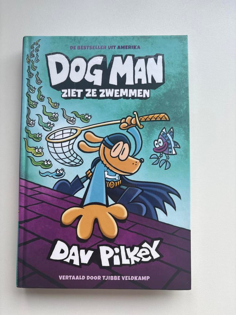 Dog Man: Ziet ze zwemmen, Ophalen of Verzenden, Zo goed als nieuw, Fictie algemeen