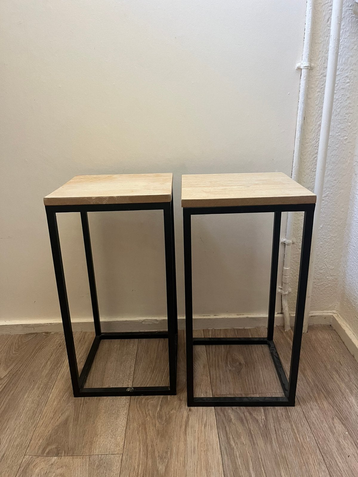 2 leuke bijzettafels plantentafels, Ophalen of Verzenden, Zo goed als nieuw