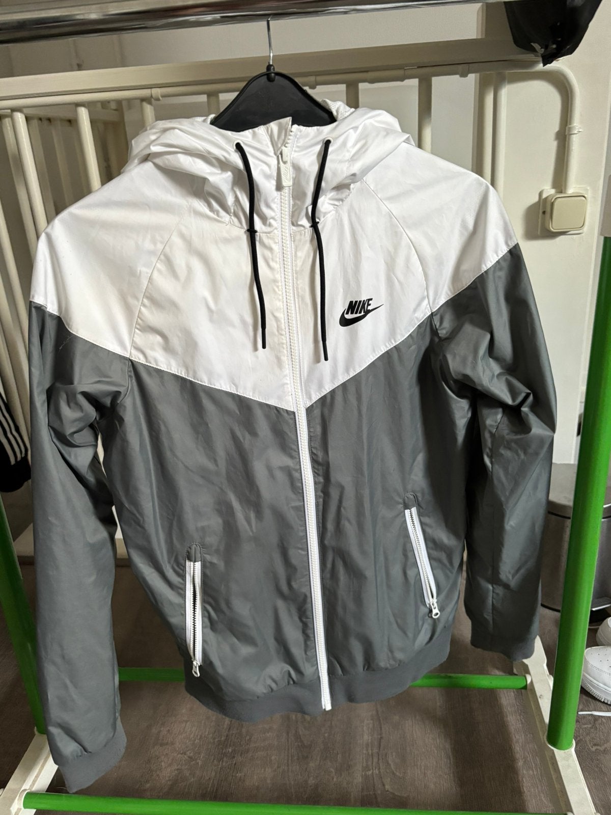 Nike jasje, Ophalen, Zo goed als nieuw, Maat 46 (S) of kleiner, Zwart