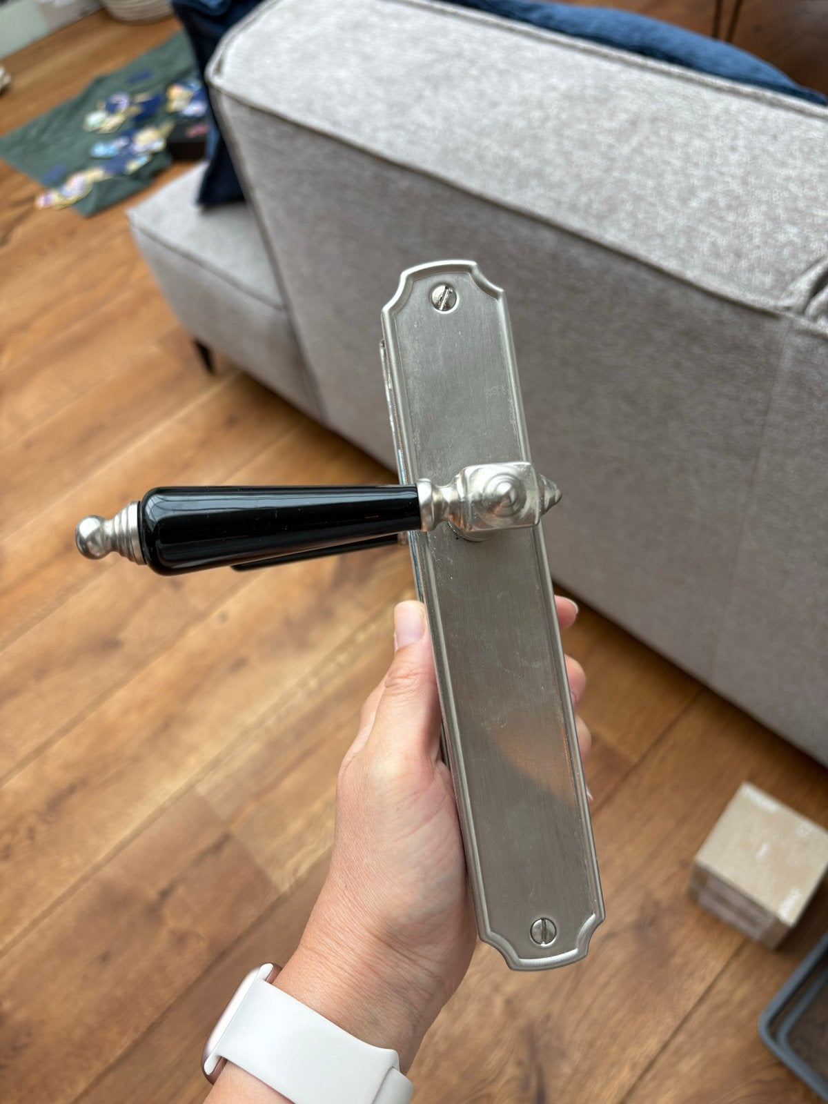 Deurklink met zwart handvat en zilveren plaat, Ophalen of Verzenden, Gebruikt, Overige materialen, Klink of Kruk