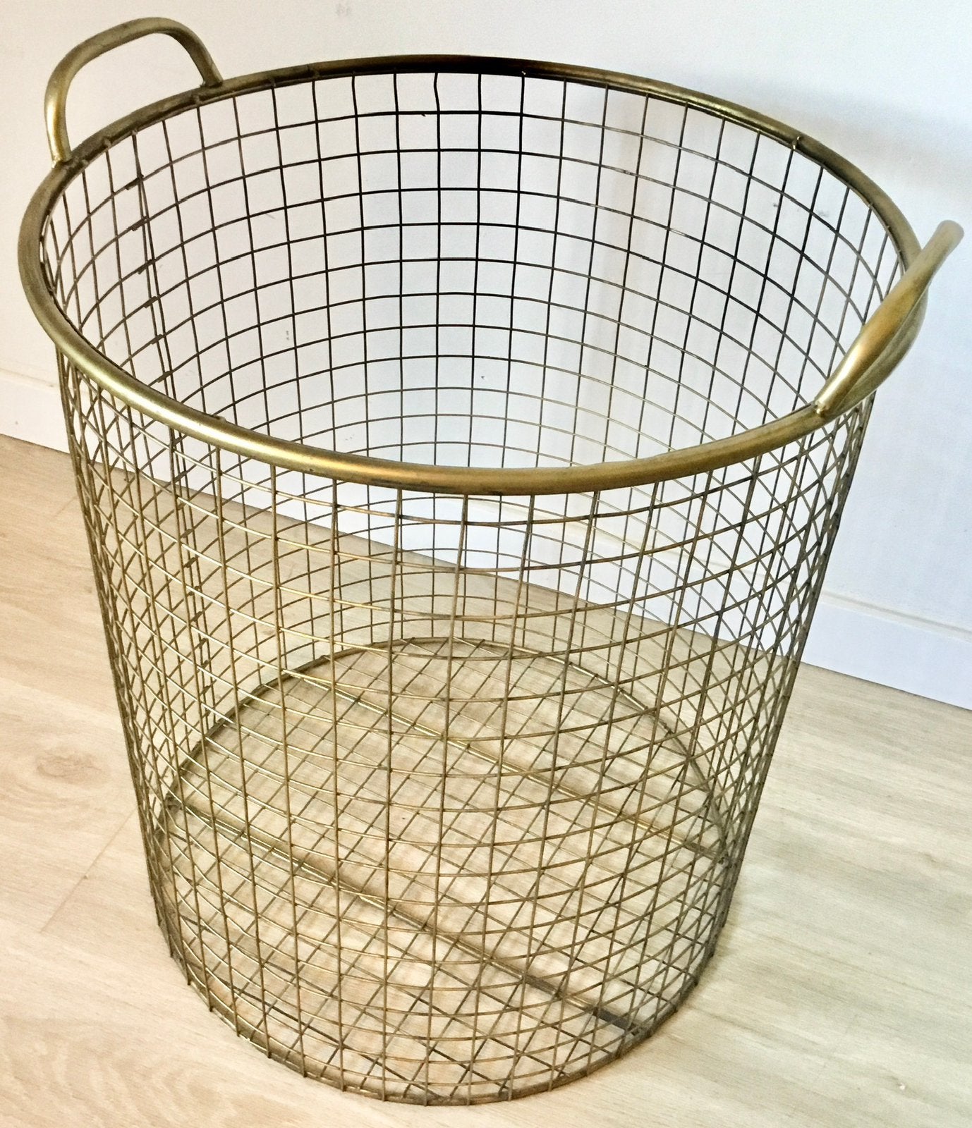 GOUDKLEURIGE METALEN MAND / AARDAPPELMAND / MAND VOOR HOUT, Met handvatten, Gebruikt, Mand, Rond