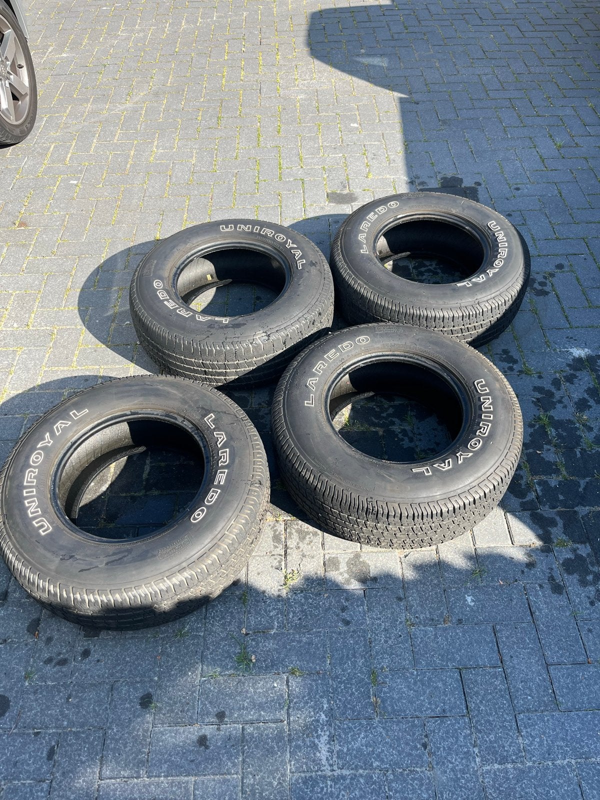 4 gebruikte Uniroyal Laredo banden 235/75 R15, 15mm profiel, Ophalen, Gebruikt, 15 inch, 235 mm