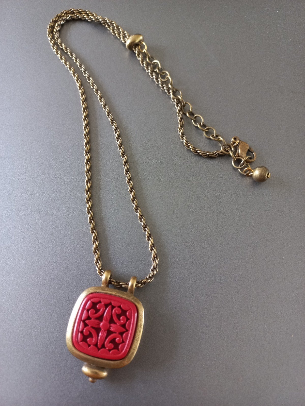 Halsketting met Chinese rode cinnabar hanger, Overige materialen, Ophalen of Verzenden, Rood, Gebruikt
