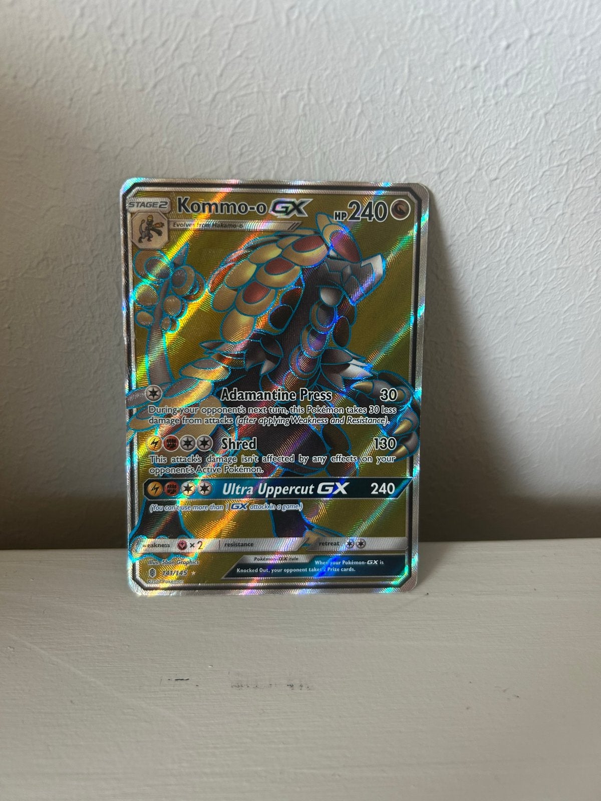 Kommo-o GX Pokémon kaart - Lichte beschadigingen, Hobby en Vrije tijd, Ophalen of Verzenden, Gebruikt, Losse kaart, Foil