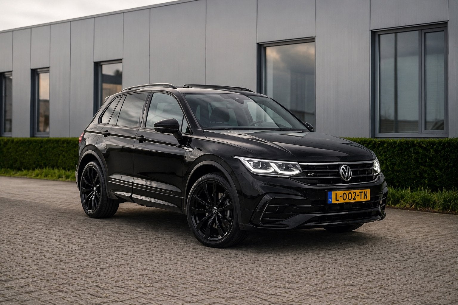 Volkswagen Tiguan 1.5 TSI R-Line /Pano/IQ /Keyless/ DSG 2021, 1441 kg, 4 cilinders, 150 pk, Zwart