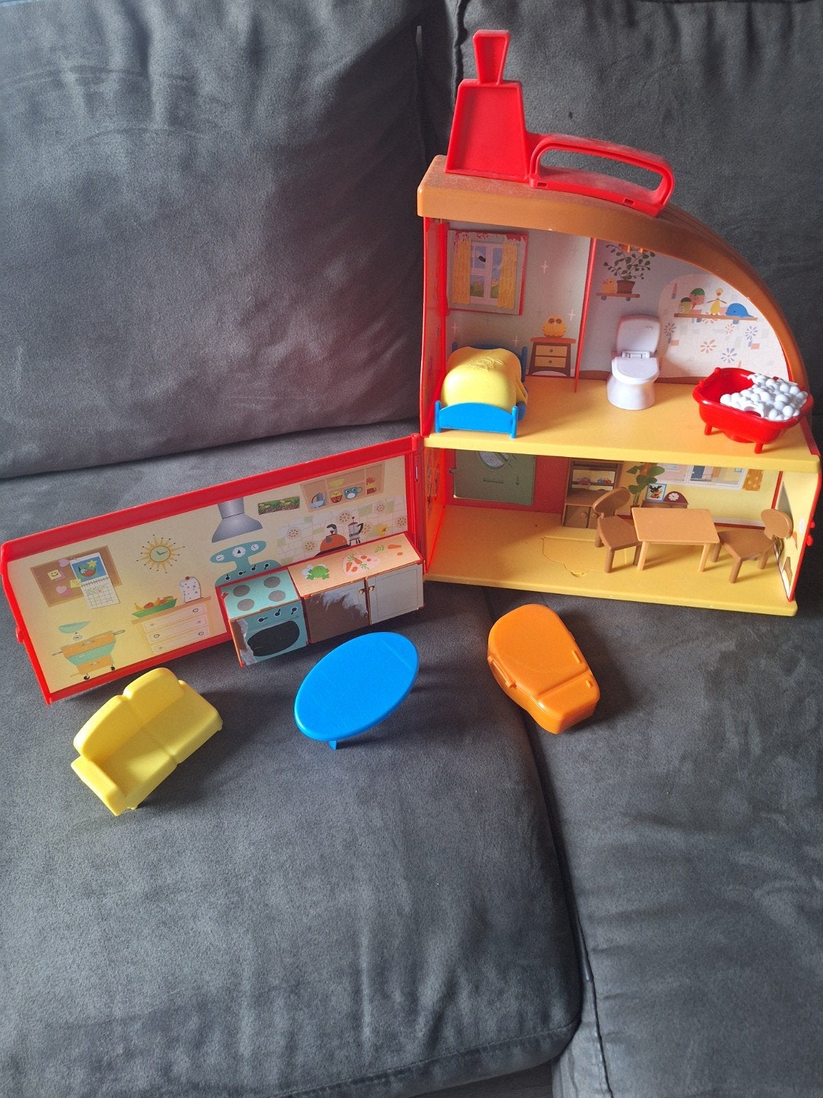 bing en flop huis met meubels, Ophalen