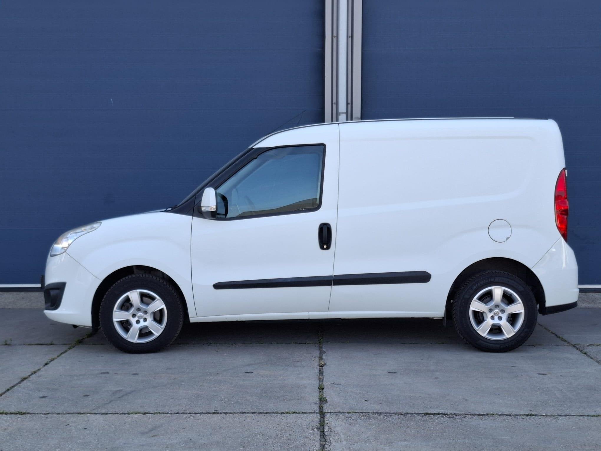 Opel Combo 1.6 CDTi L1H1 Sport CAMERA / EURO 6 / CARPLAY / A, Auto's, Voorwielaandrijving, Stof, Gebruikt, 4 cilinders