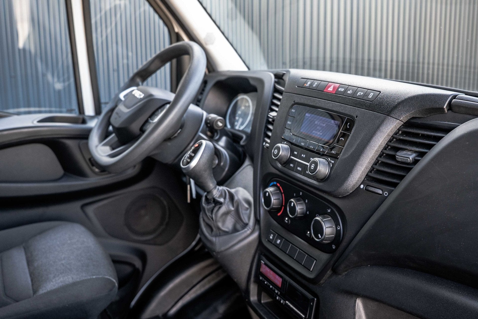 Iveco Daily 3.0L 40C18 | N1 | L4H2 | Cruise | Volledig Inger, Auto's, Automaat, Gebruikt, Zwart, Iveco
