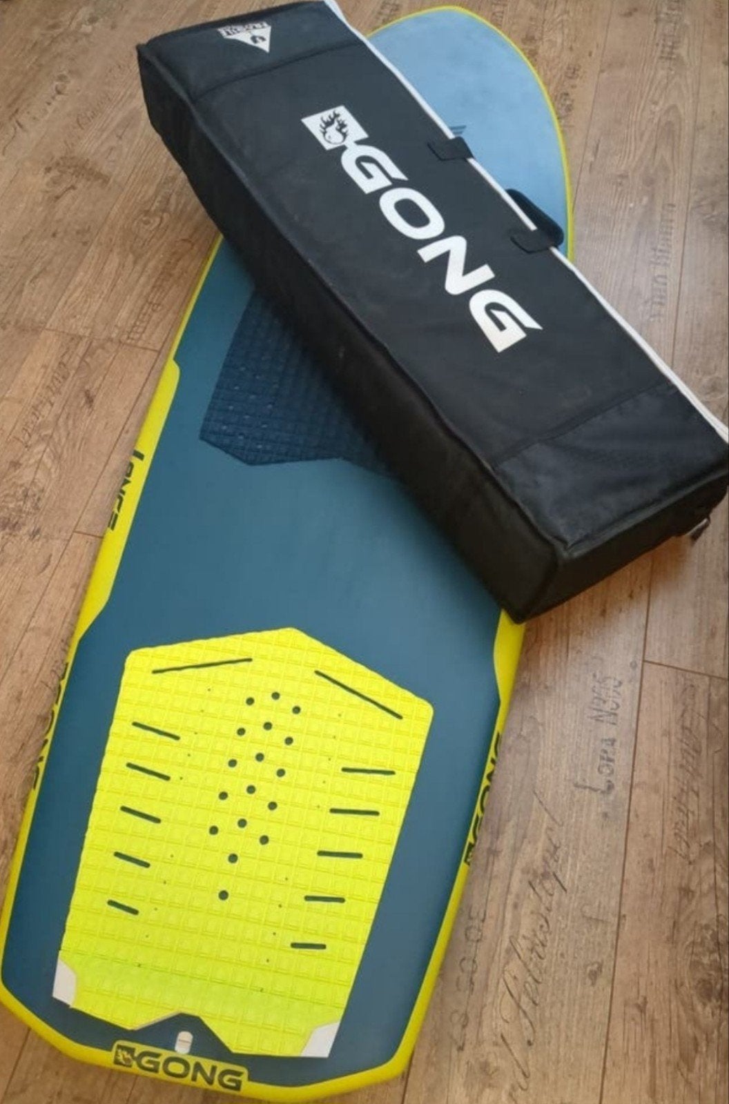 Nieuwe Gong Kite/Surf/Wing Foil Set + Board + 2 Kites + Bar, Watersport en Boten, Kitesurfen, Ophalen, Gebruikt, Kitesurf-set