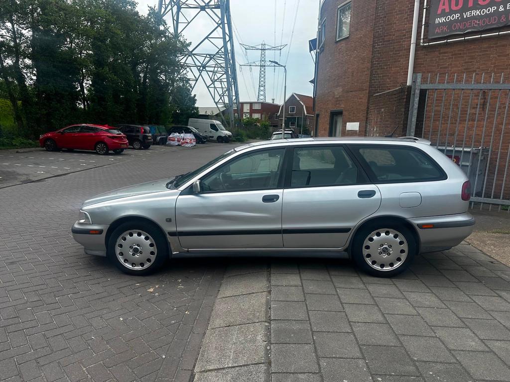 Volvo V40 2.0 T4, Gebruikt, 1295 kg, 4 cilinders, Lederen bekleding