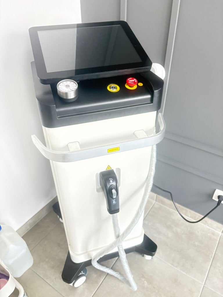 PROFESSIONELE 4-WAVE DIODE LASER TOPSTAAT! HEEL WEINIG SHOTS, Ophalen, Zo goed als nieuw, Scheren en Epileren