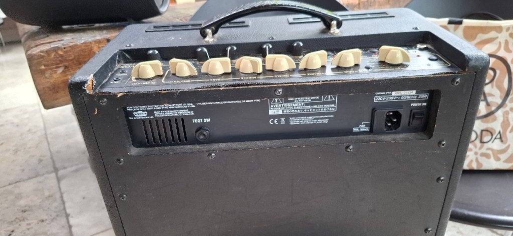 vox buizen gitaarversterker, Muziek en Instrumenten, Ophalen of Verzenden, Gebruikt, Gitaar, Minder dan 50 watt