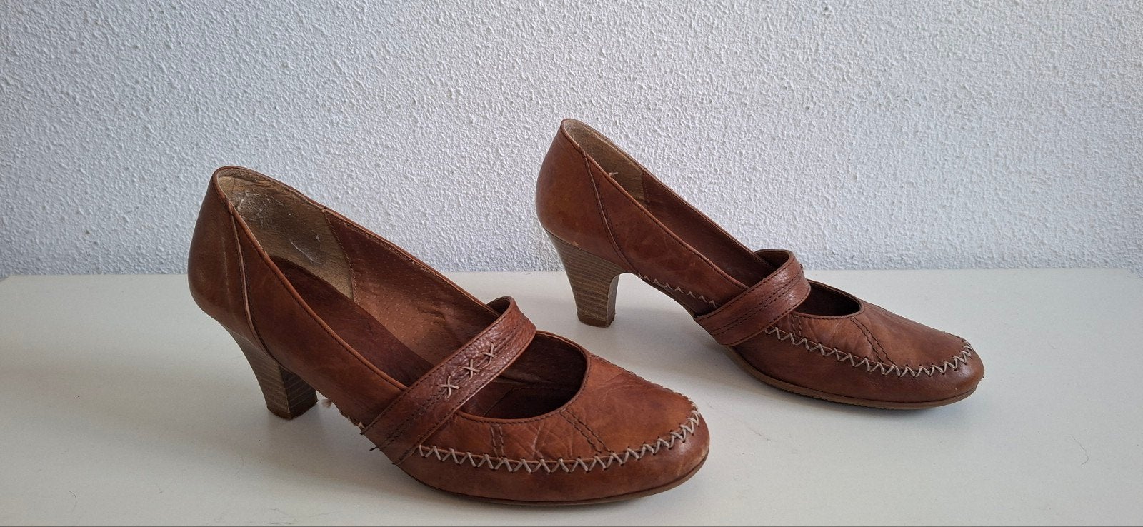 Bruin leren pumps met bandje Manfield maat 40,5., Pumps, Bruin, Ophalen of Verzenden, Manfield