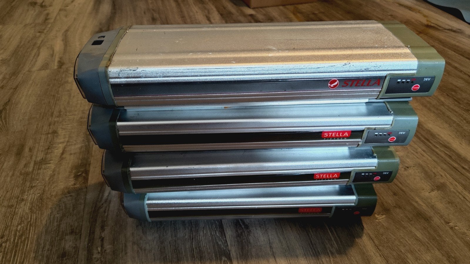 Stella type 2 fiets accu 150€ per stuk, Ophalen, Zo goed als nieuw