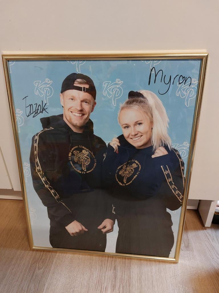 Gesigneerde Enzoknol en Myron poster in lijst, Ophalen of Verzenden, A1 t/m A3