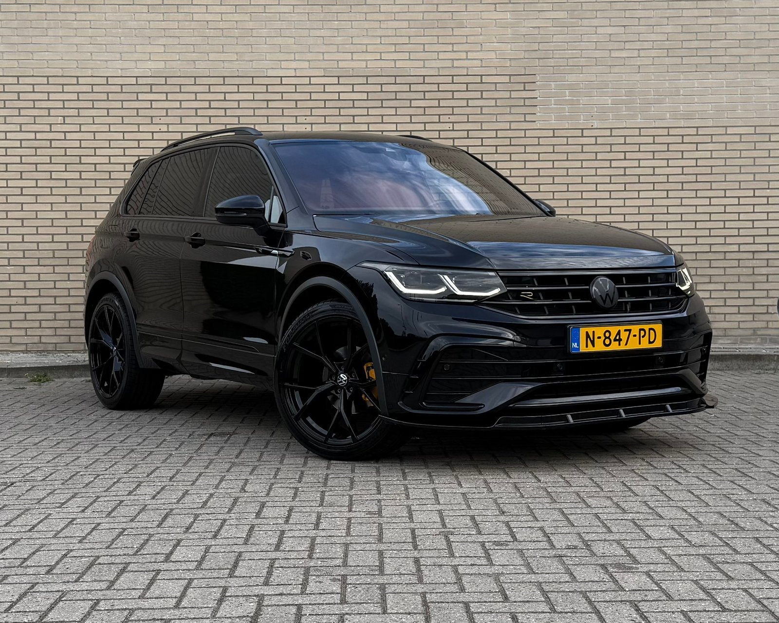 ## Volkswagen Tiguan 1.5 TSI 150pk DSG 2021 Zwart ##, 4 cilinders, 1436 kg, Leder en Stof, Zwart