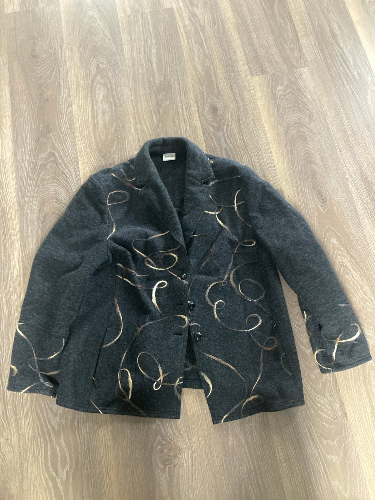 Delmod wollen jasje met gouden details - Maat 42/44 (L), Verzenden, Zo goed als nieuw, Maat 42/44 (L), Grijs