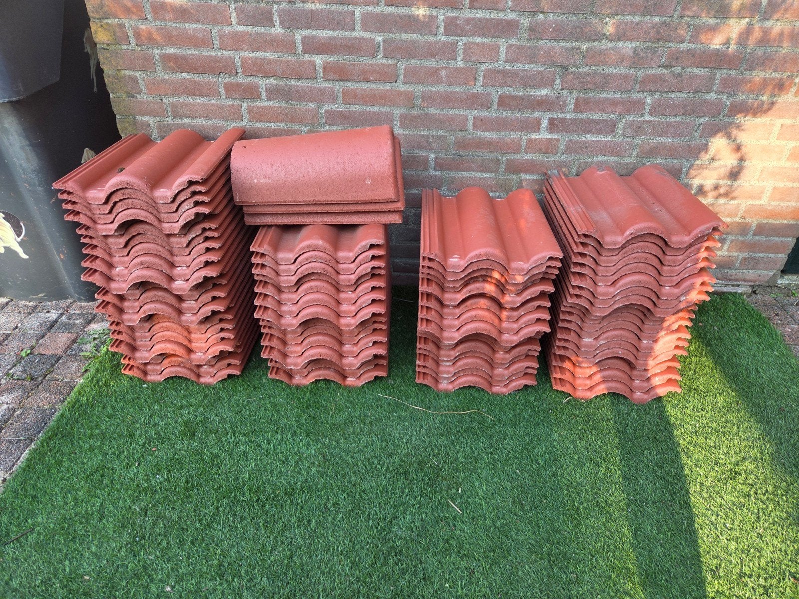 60 Nieuwe Neroma dakpannen en 4 nokvorsten, Doe-het-zelf en Verbouw, Dakpannen en Dakbedekking, Ophalen
