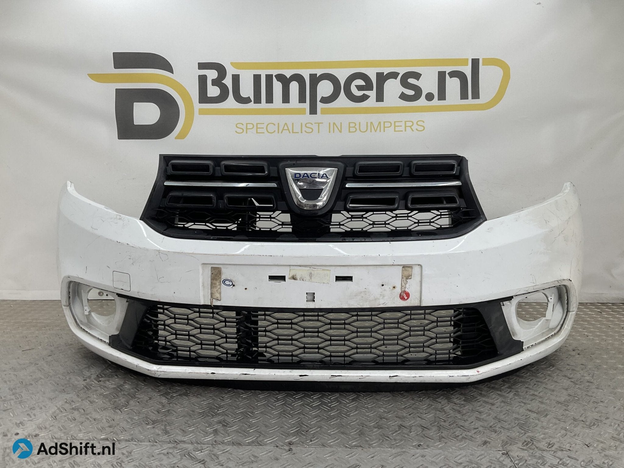 BUMPER Dacia Sandero 2017-2020 620903450R VOORBUMPER G3-2237, Bumper