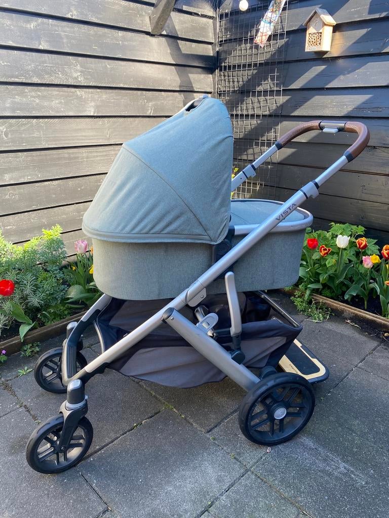 UPPAbaby Vista V2 Combiwagen met Reiswieg en Zitje, Kinderen en Baby's, Kinderwagens en Combinaties, Zo goed als nieuw, Combiwagen
