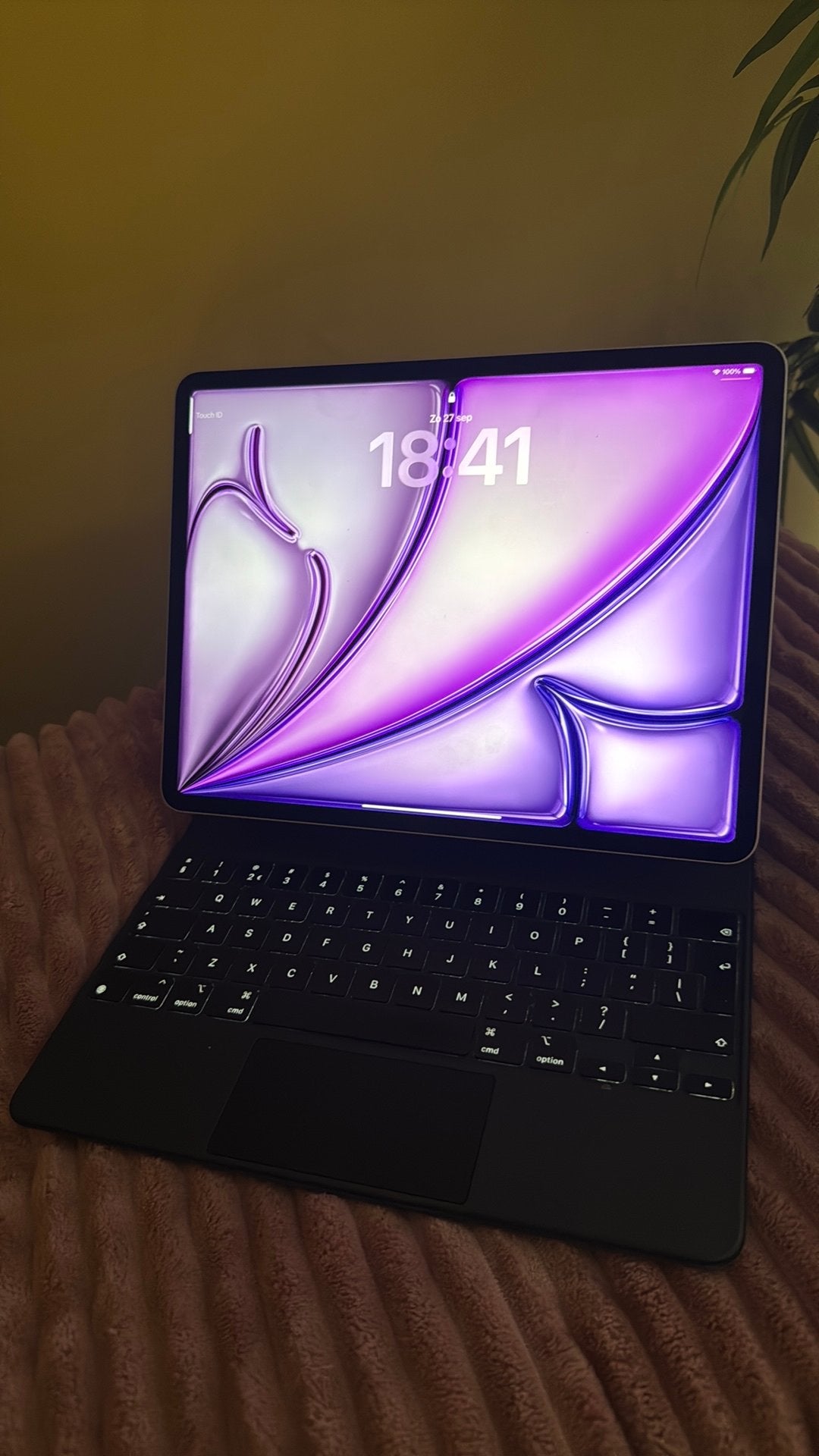 Ipad air 13 inch purple + origineel apple magic toetsenbord
