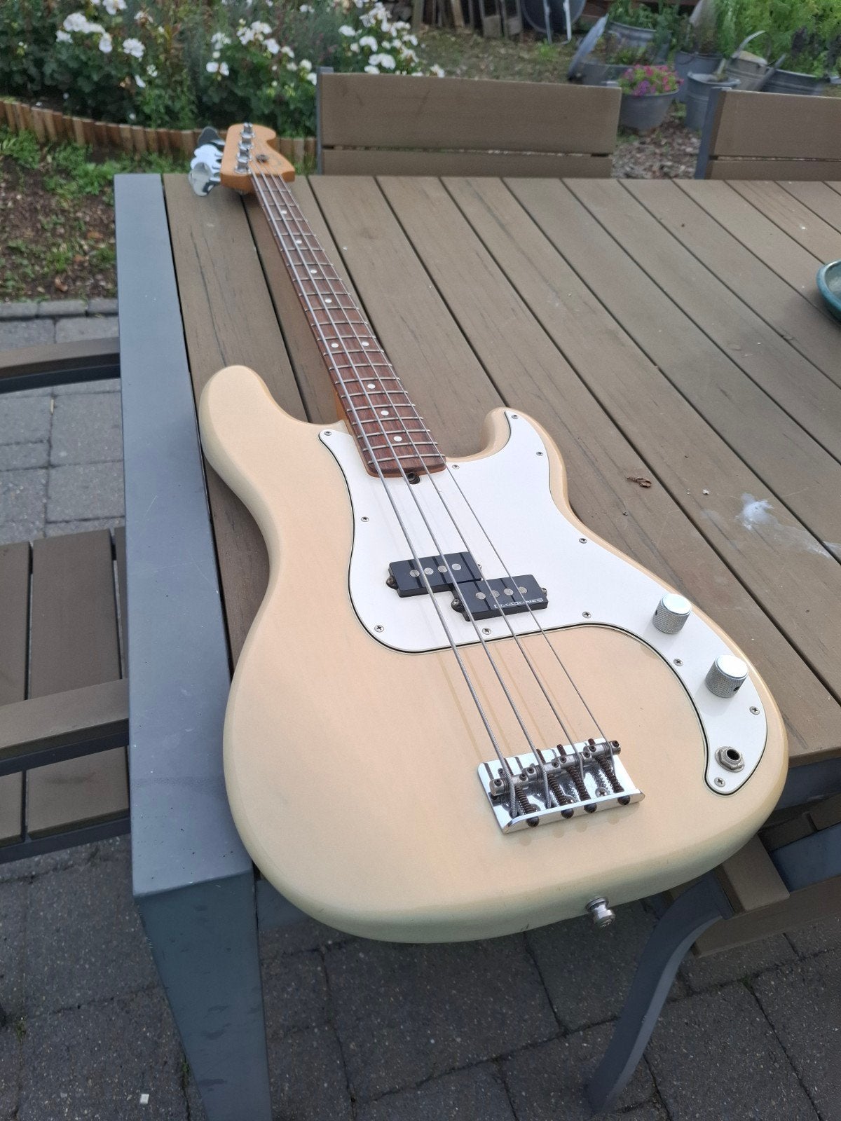 fender mia precision, Muziek en Instrumenten, Ophalen, Zo goed als nieuw