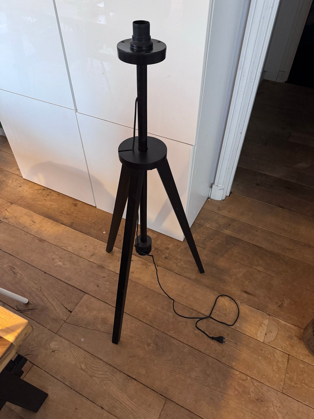 Ikea Lauters Vloerlamp Zwart - Zo goed als nieuw, Huis en Inrichting, Lampen | Vloerlampen, 100 tot 150 cm, Zo goed als nieuw