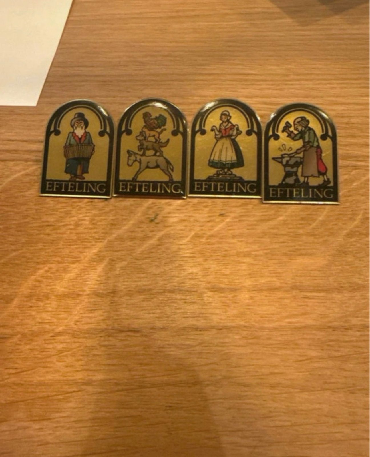 4 Efteling pins Smidje serie 1 - Zeer goede staat, Verzamelen, Efteling, Ophalen of Verzenden, Zo goed als nieuw, Button of Speldje