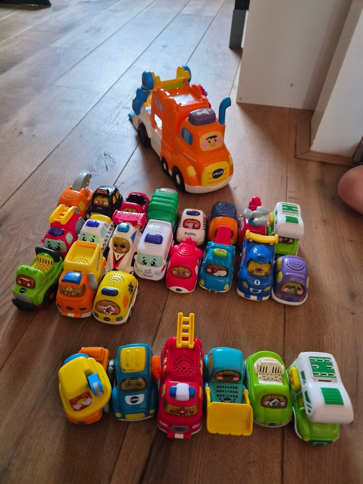 Toet Toet Auto's + garage en deel treinstation, Kinderen en Baby's, Speelgoed | Vtech, Ophalen, Gebruikt, 2 tot 4 jaar