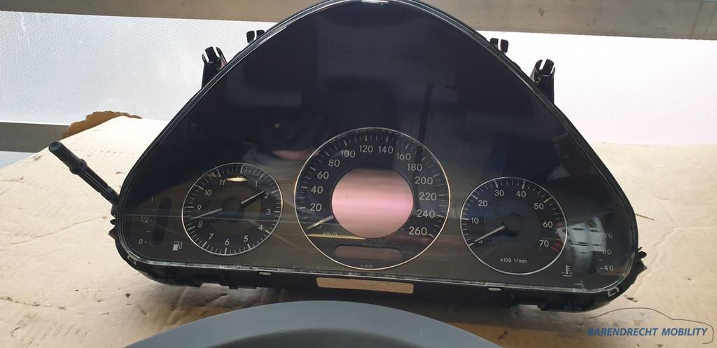 Kilometerteller W211 E klasse Mercedes A2115401711 E320 benz, Auto-onderdelen, Dashboard en Schakelaars, Gebruikt, Mercedes-Benz AG