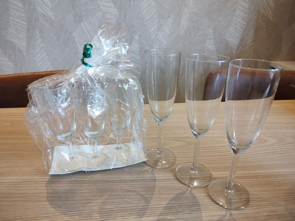 Champagne glazen, 3 hoge, 3 wat lagere, Ophalen of Verzenden, Gebruikt