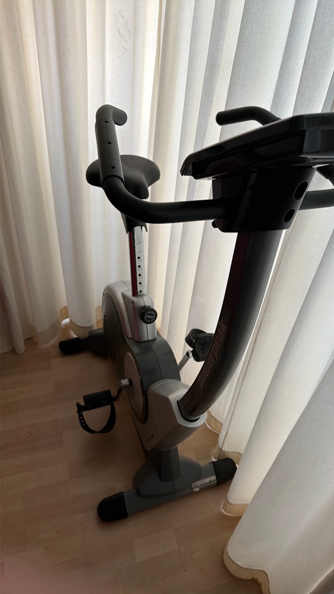 GRATIS. HOMETRAINER (moet nagekeken worden), Ophalen, Gebruikt, Metaal, Benen
