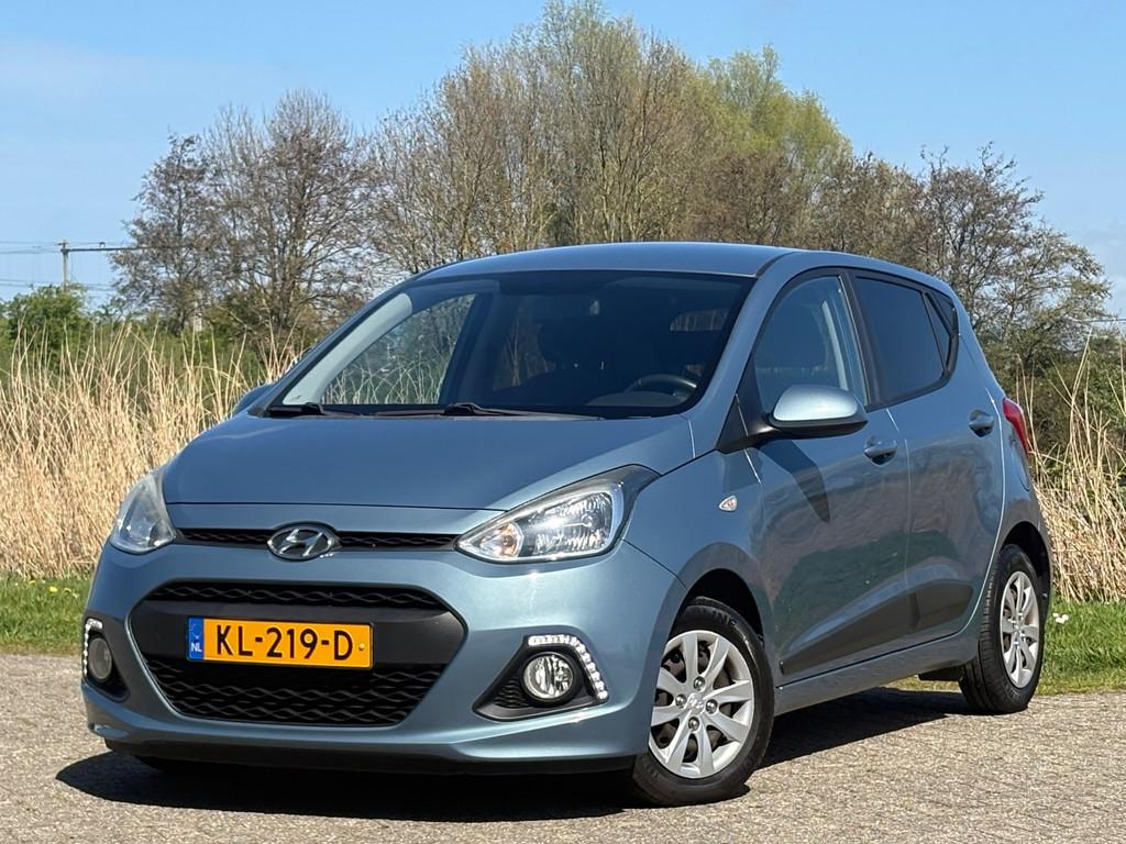 Hyundai I10 1.0i i-Premium | Meta Blue | Bluetooth/Cruise/LE, Auto's, Hyundai, Voorwielaandrijving, Stof, Gebruikt, Blauw