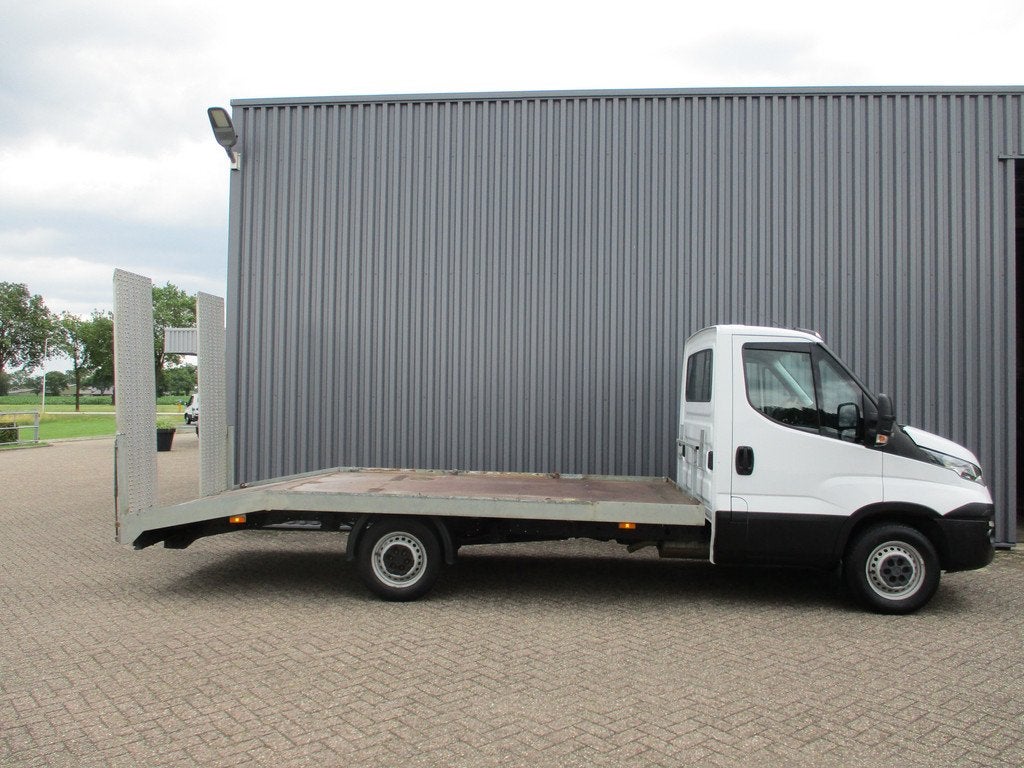 Iveco Daily 35S14 Oprijwagen, oprijbak Airco Trekhaak, Automaat, Gebruikt, Euro 6, Iveco