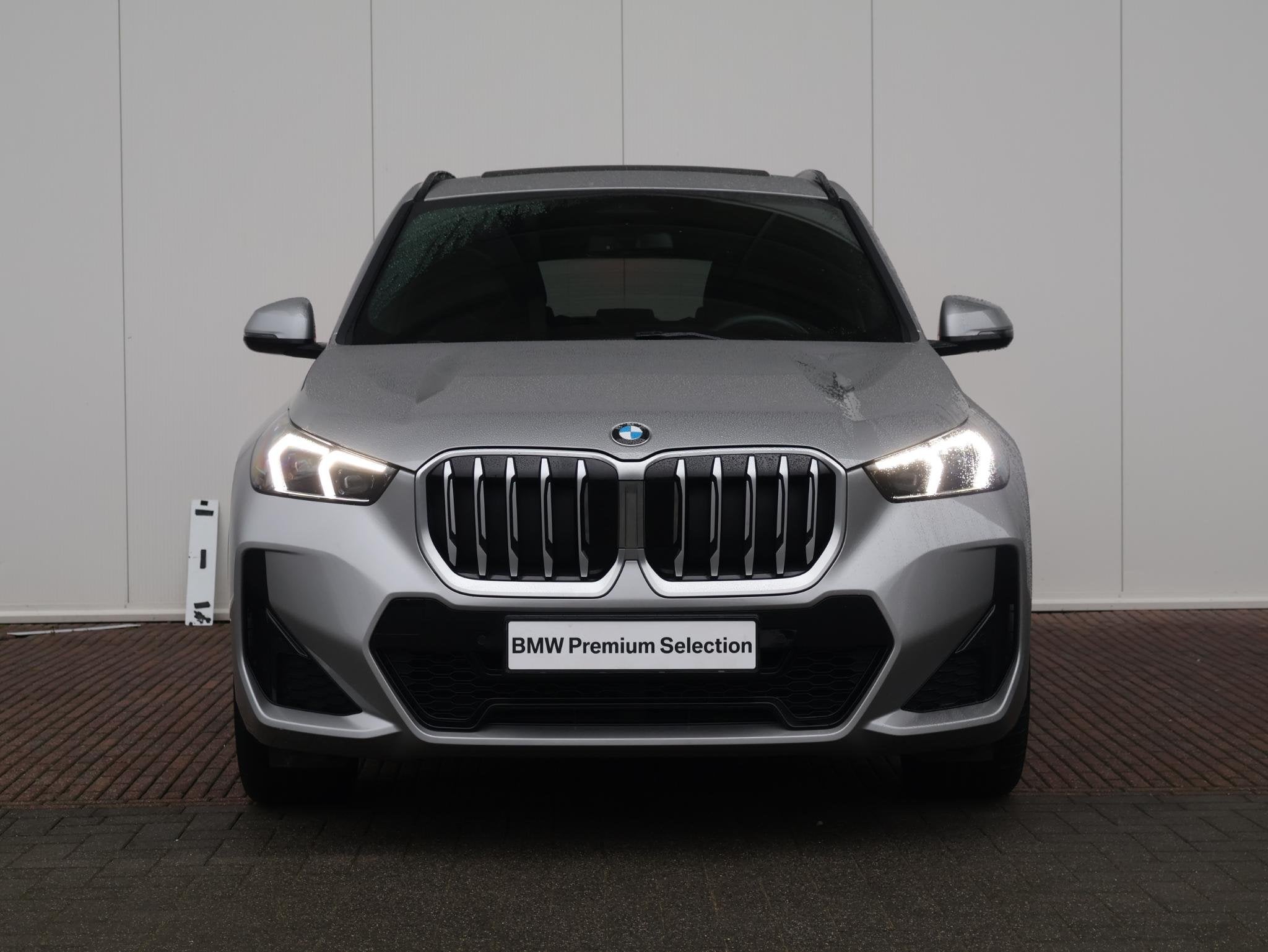 BMW X1 sDrive20i M Sportpakket/ Stuurwielrand verwarmd/ Comf, Auto's, Met garantie (alle), Bedrijf, 3 cilinders, 170 pk