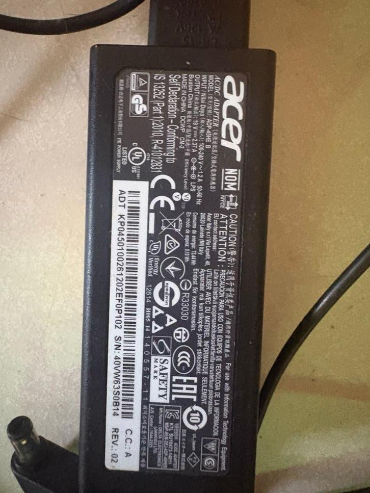 Acer AC/DC Adapter (oplader) - Beschadigd snoer, werkt goed, Computers en Software, Laptop-opladers, Ophalen of Verzenden, Gebruikt