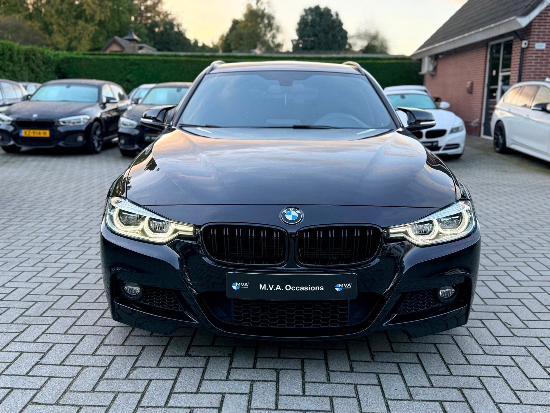 BMW 3-serie Touring 318i Executive M Sport Lci Black On Blac, Auto's, Automaat, Gebruikt, Verwarmde buitenspiegels, Zwart