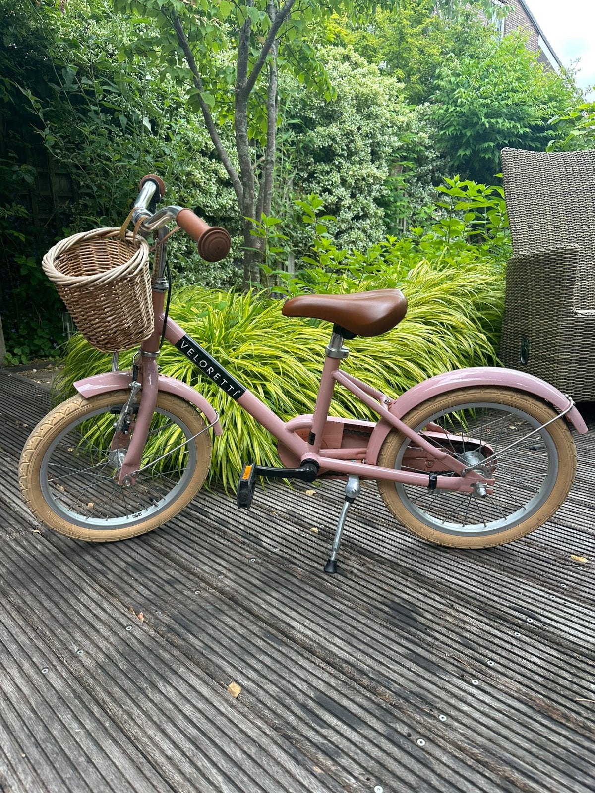 Veloretti Maxi 16 inch fiets inclusief helm blazing salmon, Fietsen en Brommers, Fietsen | Kinderfietsjes, Ophalen, Gebruikt, 16 tot 20 inch
