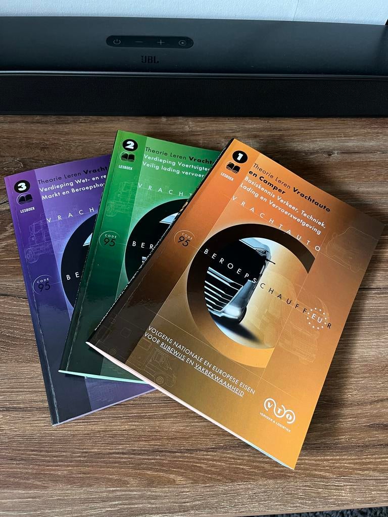 VTO Theorie Leren Vrachtauto Boeken (3 delen), Ophalen of Verzenden, Zo goed als nieuw, MBO