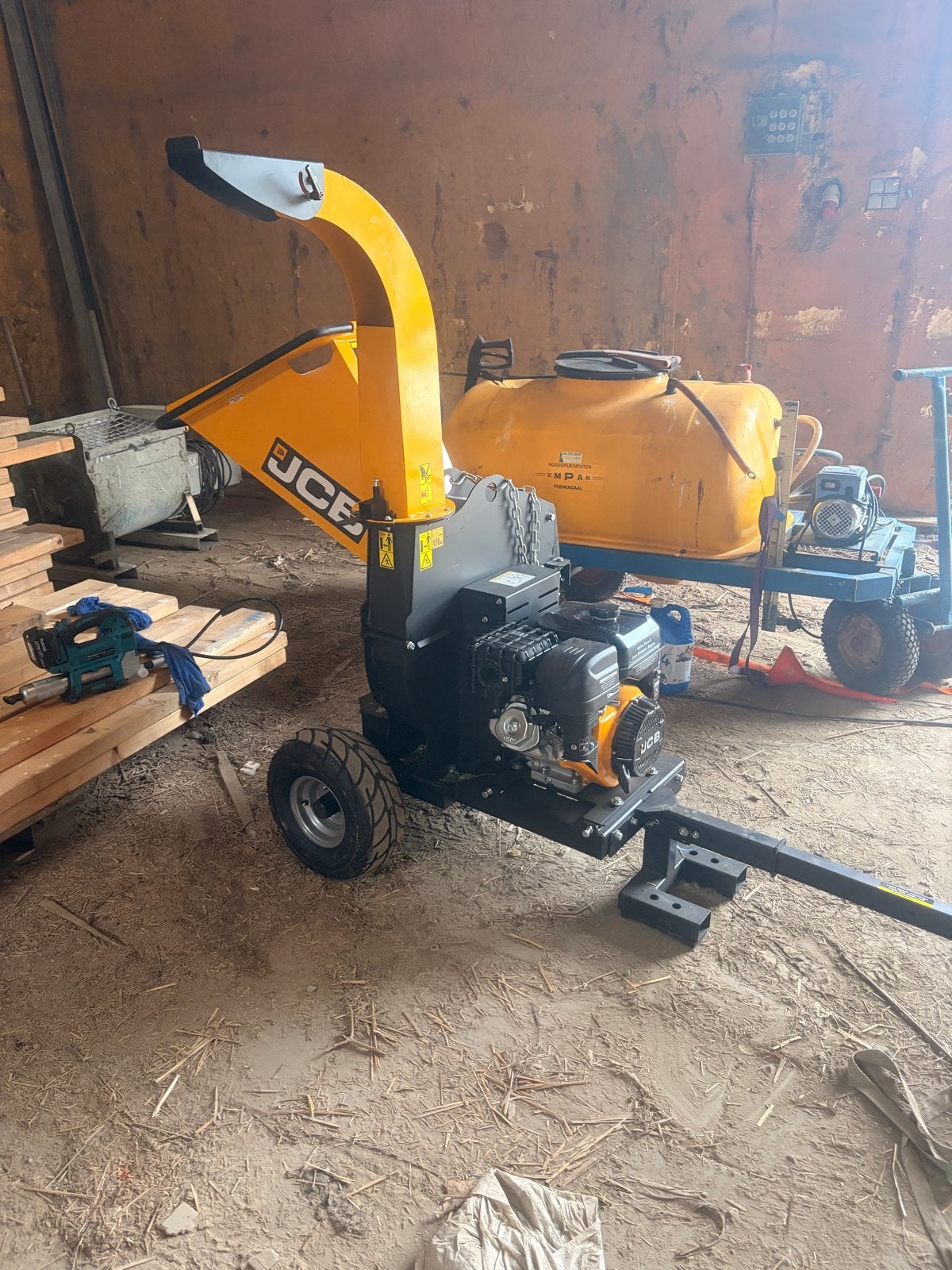 TE HUUR JCB Takkenversnipperaar, Ophalen of Verzenden, Zo goed als nieuw, Benzine