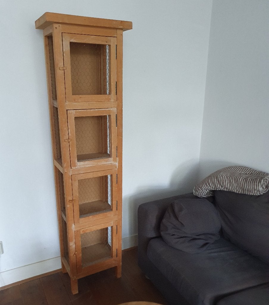Kast met kippengaas, Ophalen, Zo goed als nieuw