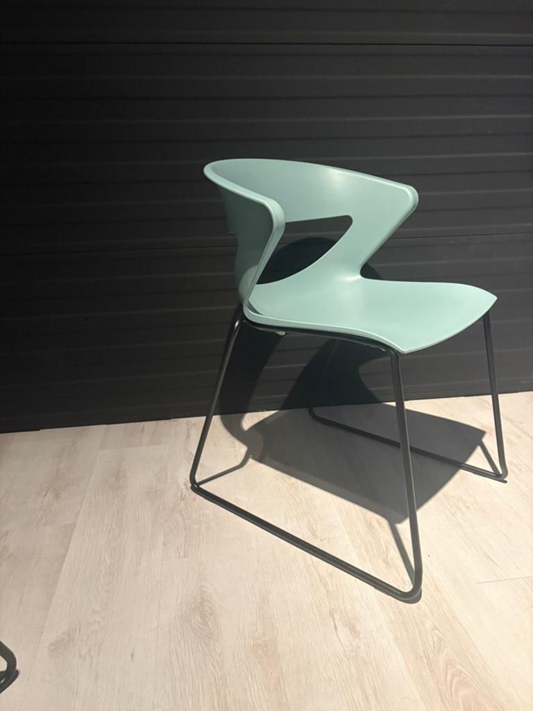 Kantinestoelen van het merk Kastel, 1 kruk, Ophalen, Zo goed als nieuw, 60 tot 90 cm