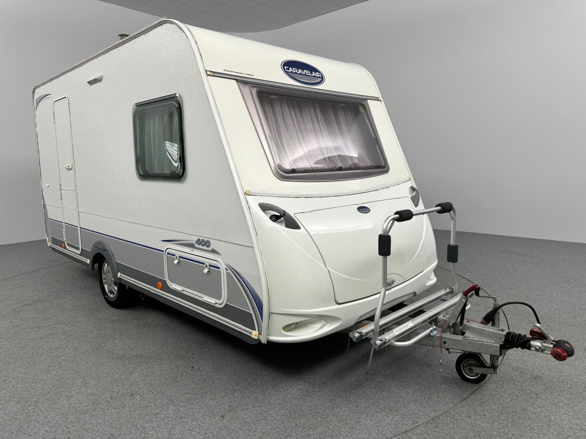 Caravelair Ambiance Style 400 Mover Voortent Fietsendragers, Serviceluik, Vast bed, Bedrijf, Treinzit