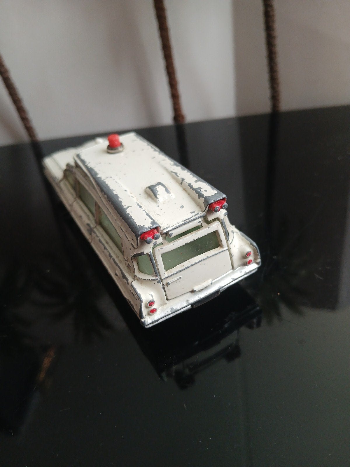 Superior Criterion Ambulance.  Dinky toys, Ophalen of Verzenden, Gebruikt, Auto, Dinky Toys