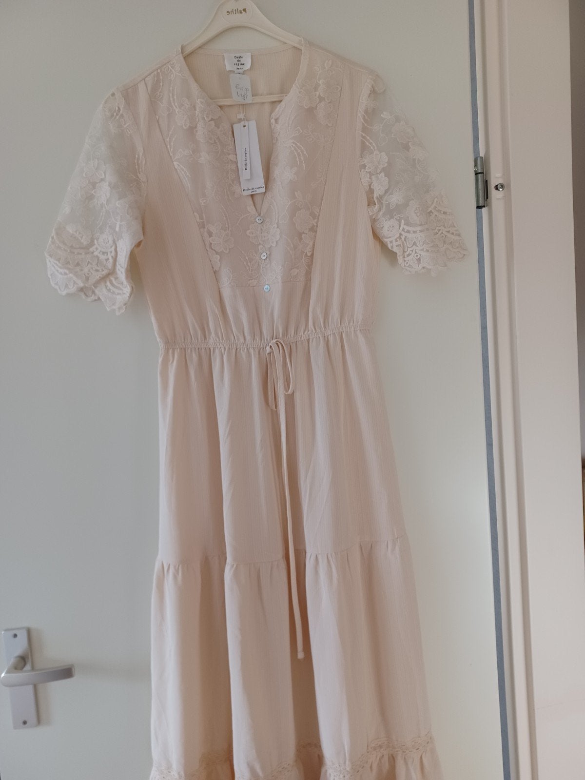 Beige/ poeder roze kleur jurk maat S, NIEUW, Beige, Nieuw, Ophalen of Verzenden, Maat 36 (S)