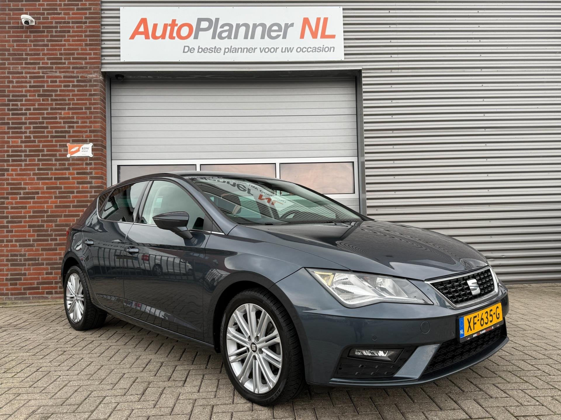 Seat Leon 1.6 TDI Xcellence Business Intense! Keyless! Navi!, Gebruikt, 4 cilinders, Origineel Nederlands, Diesel